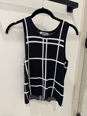 DKNY top
